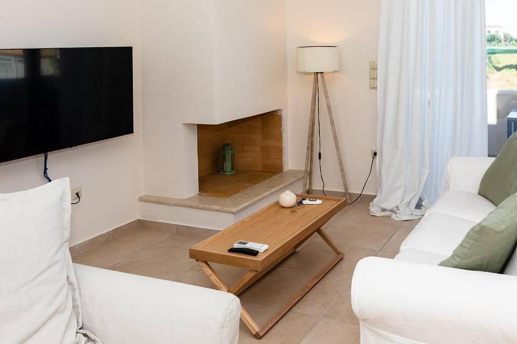 Olea House Kyparissia 80M From The Seaヴィラ エクステリア 写真